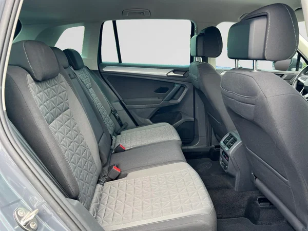 VOLKSWAGEN Tiguan (2021) — foto 4 van 18