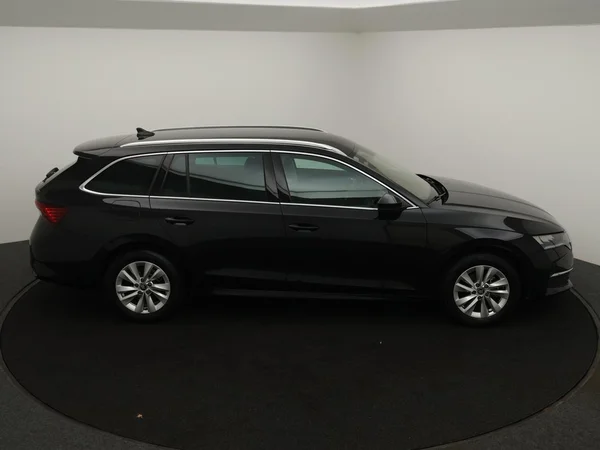 SKODA Octavia Combi (2025) — foto 5 van 25