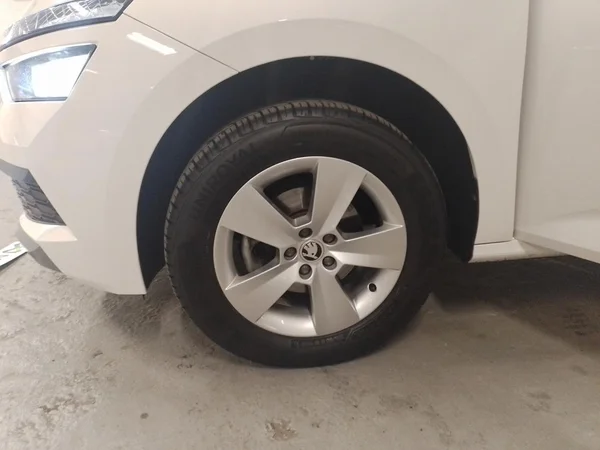 SKODA Kamiq (2021) — foto 14 van 21