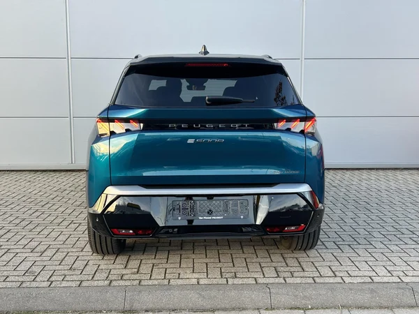 Peugeot e-5008 (2025) — foto 16 van 18
