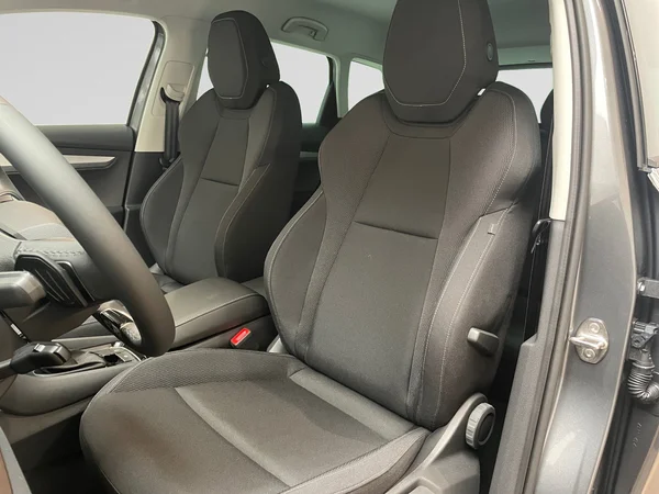 SKODA Karoq (2025) — foto 13 van 15