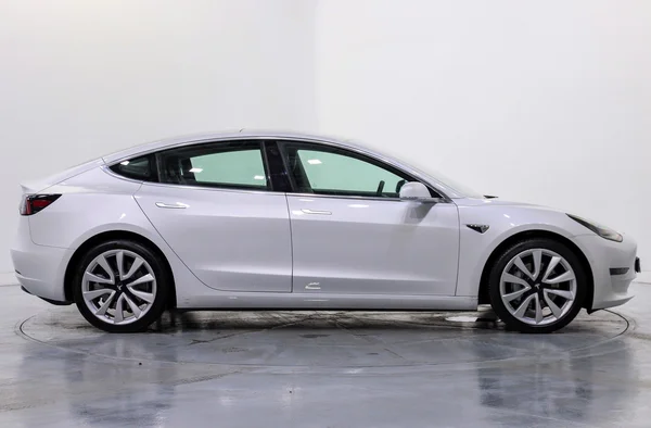 Tesla Model 3 (2020) — foto 42 van 45