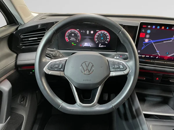 VOLKSWAGEN Tiguan (2024) — foto 15 van 17