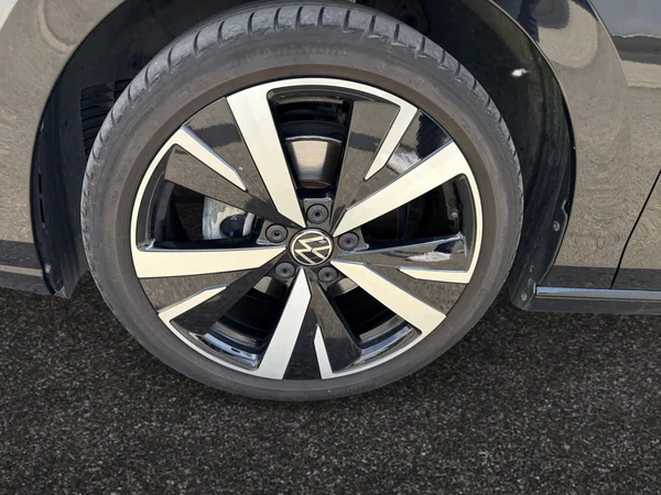 VOLKSWAGEN Golf VIII SW (2025) — foto 5 van 14