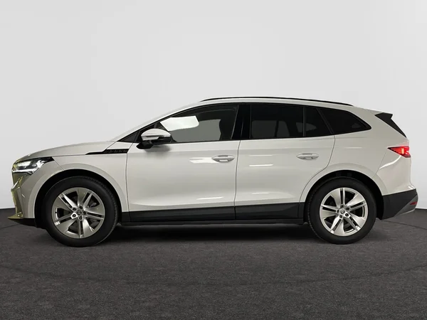 SKODA Enyaq (2024) — foto 12 van 15