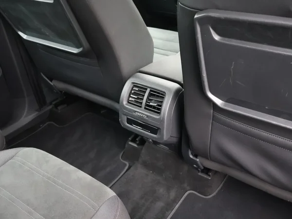 Volkswagen Touran (2023) — foto 15 van 25