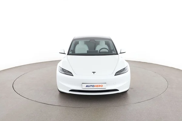 Tesla Model (2025) — foto 16 van 17