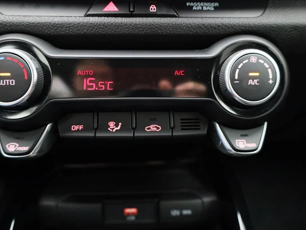 Kia Stonic (2021) — foto 13 van 35
