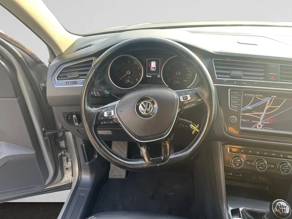 VOLKSWAGEN Tiguan (2017) — foto 3 van 21