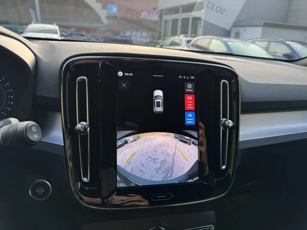 VOLVO XC40 (2025) — foto 7 van 18