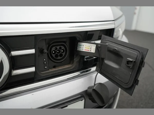 VOLKSWAGEN Passat GTE (2020) — foto 3 van 30