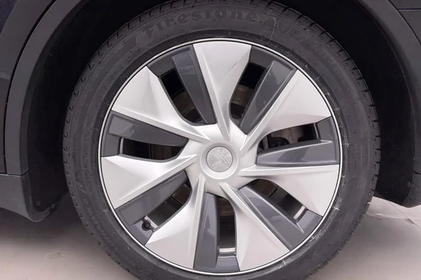 Tesla Model 3 (2023) — foto 26 van 36
