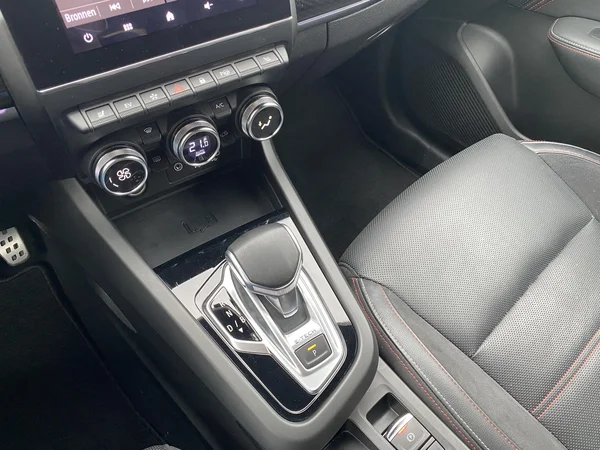 Renault Arkana (2021) — foto 2 van 22
