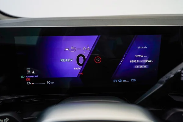 Renault Rafale E-TECH (HEV) (2025) — foto 5 van 45