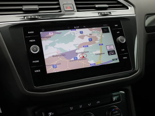VOLKSWAGEN Tiguan (2019) — foto 18 van 20