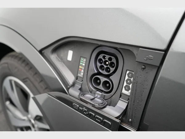 AUDI Q8 e-tron (2025) — foto 5 van 34