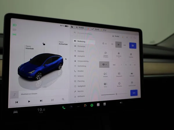 Tesla Model Y (2023) — foto 24 van 52