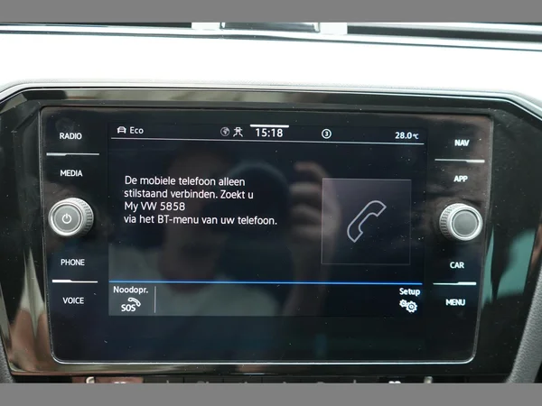 VOLKSWAGEN Passat GTE (2020) — foto 19 van 30