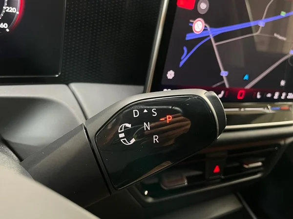 VOLKSWAGEN Tiguan (2024) — foto 3 van 17