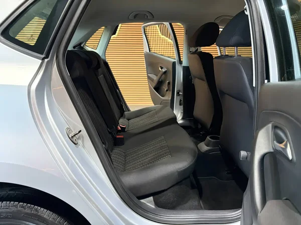 Volkswagen Polo (2016) — foto 8 van 22
