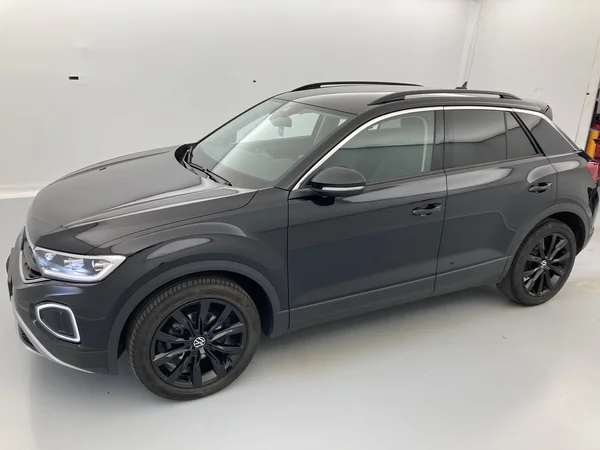 VOLKSWAGEN T-Roc (2022) — foto 13 van 36