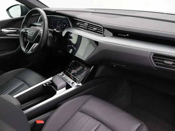 Audi e-tron (2022) — foto 21 van 27
