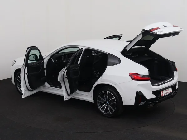 BMW X4 (2022) — foto 28 van 29
