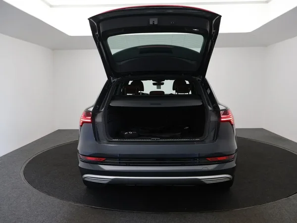Audi e-tron (2022) — foto 18 van 28