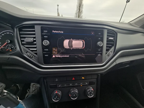 VOLKSWAGEN T-Roc (2021) — foto 5 van 24
