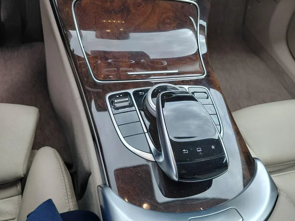 Mercedes-Benz C-Klasse (2015) — foto 4 van 15