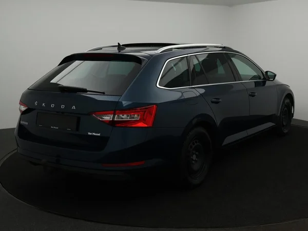 SKODA Superb Combi (2024) — foto 32 van 34