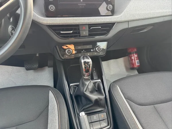 SKODA Kamiq (2024) — foto 8 van 16