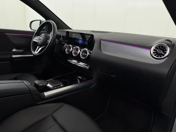 MERCEDES GLA 180 (2022) — foto 3 van 30