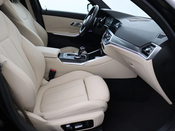 BMW 330 (2021) — foto 3 van 31