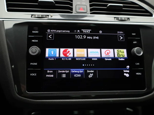 Volkswagen Tiguan (2022) — foto 10 van 48