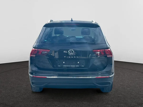 VOLKSWAGEN Tiguan (2022) — foto 13 van 18