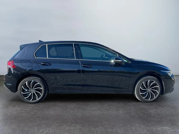 VOLKSWAGEN Golf VIII (2022) — foto 29 van 31