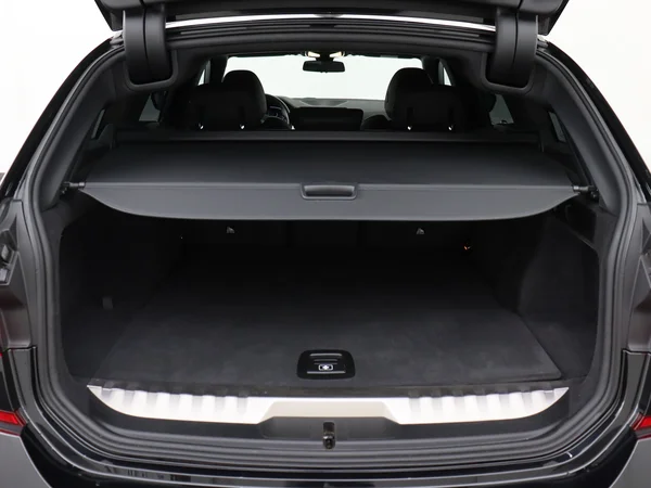 BMW 330 (2022) — foto 8 van 32