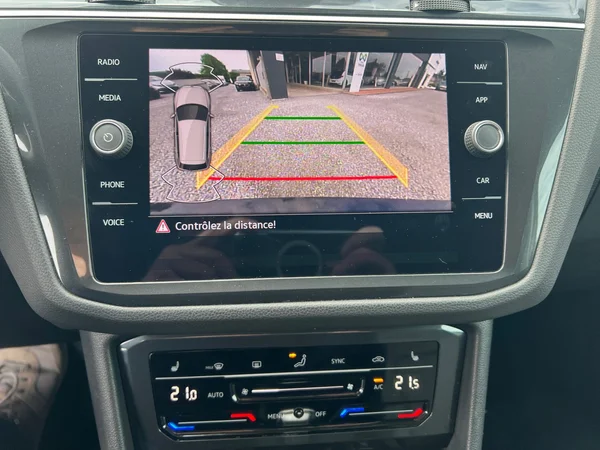 VOLKSWAGEN Tiguan (2021) — foto 2 van 17