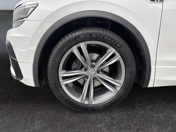 VOLKSWAGEN Tiguan (2018) — foto 4 van 34