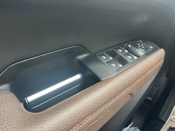 VOLKSWAGEN Amarok Double Cab Dsl (2025) — foto 6 van 20