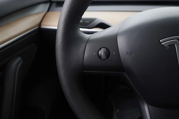 Tesla Model 3 (2023) — foto 14 van 83
