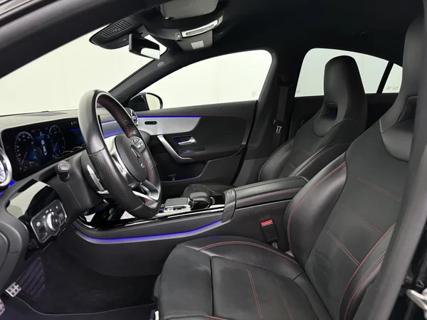 MERCEDES CLA 180 (2019) — foto 2 van 26