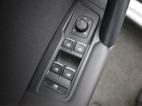 VOLKSWAGEN Tiguan (2017) — foto 6 van 22