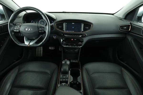 Hyundai Ioniq (2016) — foto 3 van 16