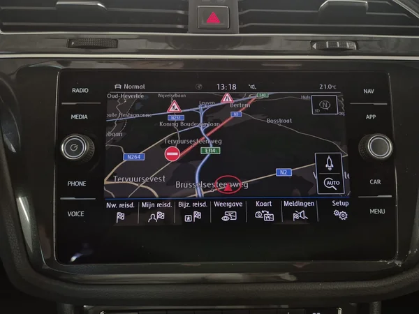 Volkswagen Tiguan (2018) — foto 11 van 23