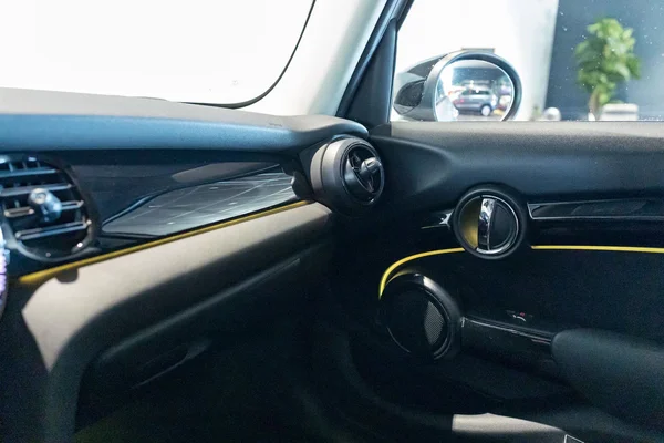 MINI Cooper (2024) — foto 29 van 35