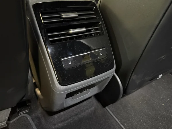 VOLKSWAGEN ID.7 Tourer (2025) — foto 5 van 20