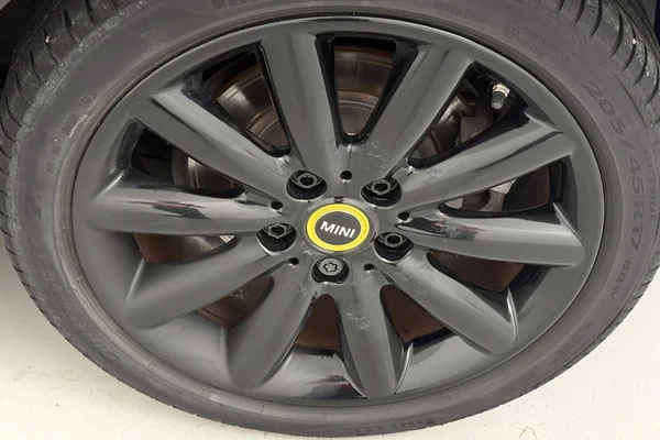 Mini E-Mini (F56) (2020) — foto 21 van 31