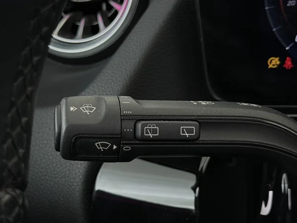 MERCEDES GLA 180 (2022) — foto 16 van 30